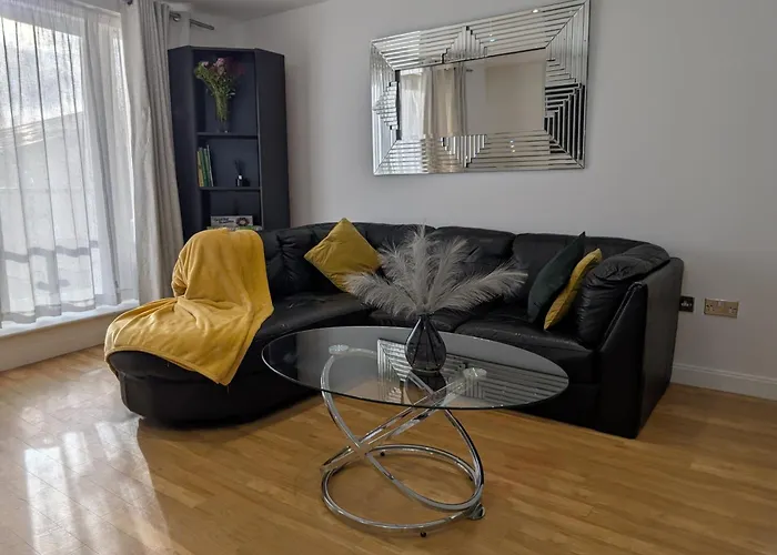Emerald Apartment-2Bed 2Bath Cardiff Bay,City Centre Apartment