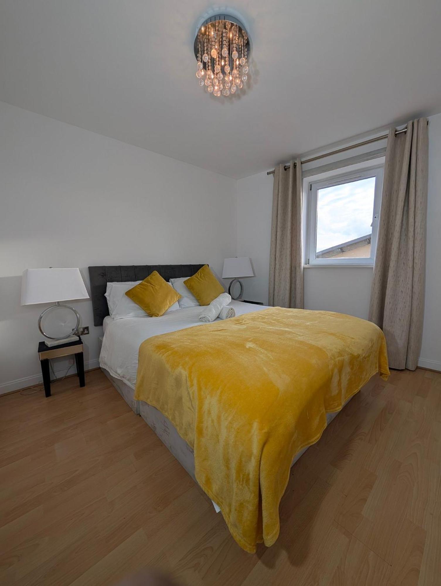 Apartment Emerald Apartment-2bed 2bath Bay,city Centre