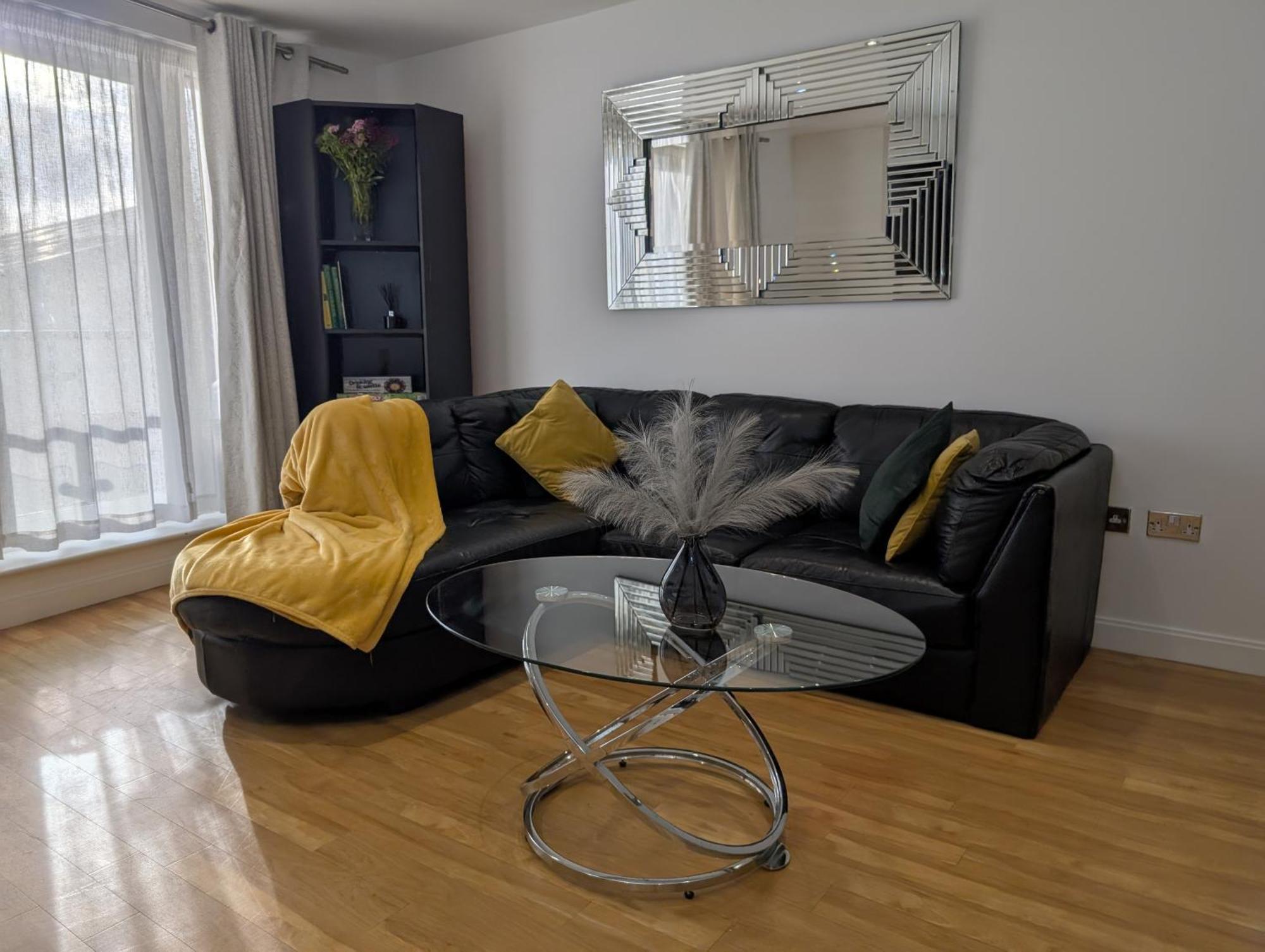 Emerald Apartment-2bed 2bath Bay,city Centre * Cardiff
