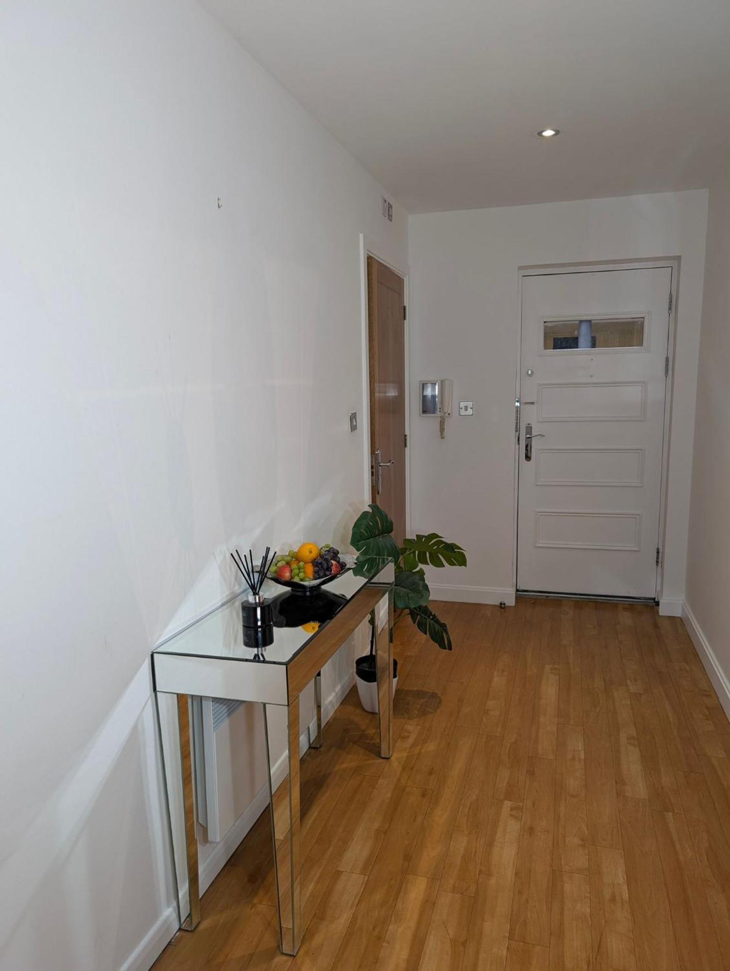 Emerald Apartment-2bed 2bath Bay,city Centre Apartment Cardiff